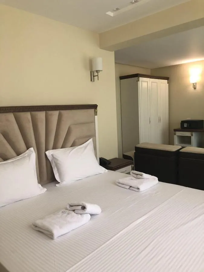 Hotel Wilson Лежа Албания