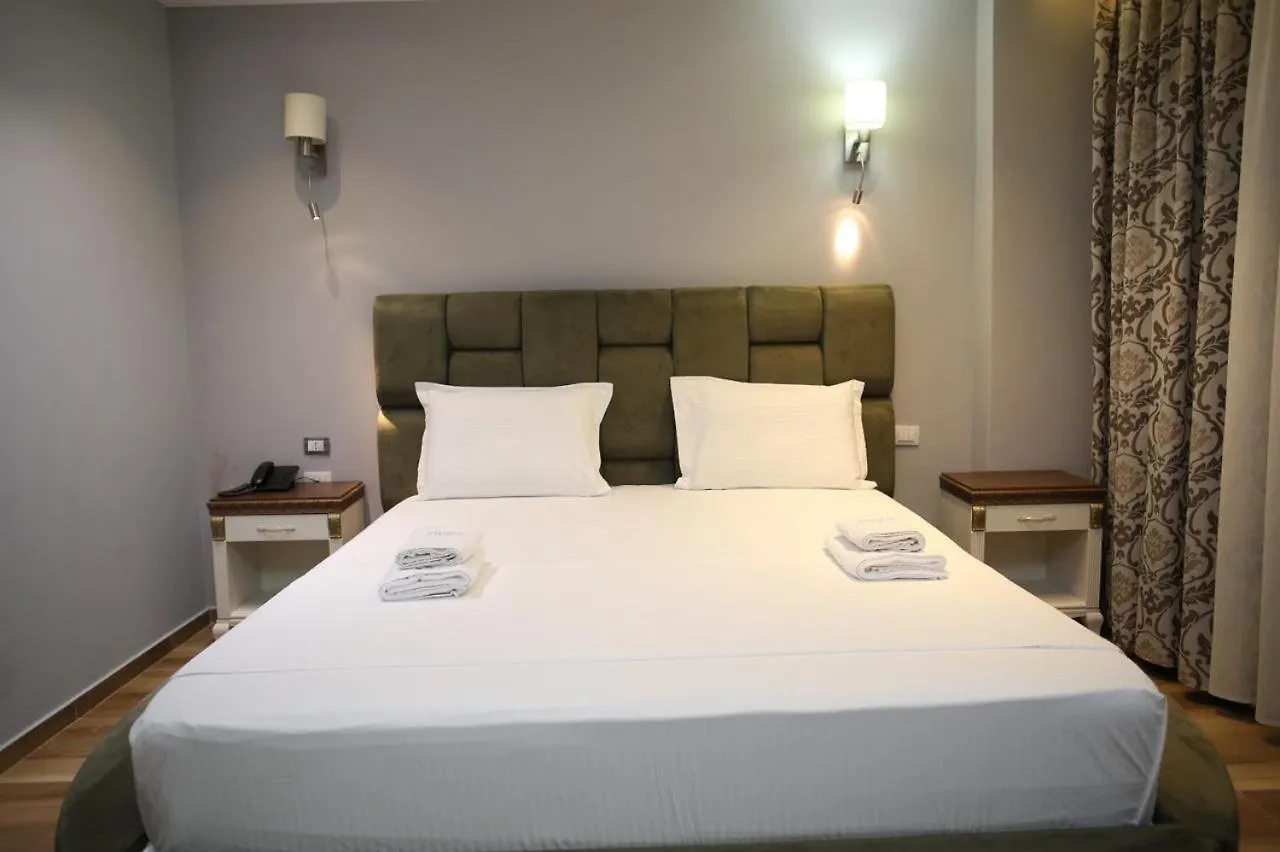 ****  Hotel Wilson Лежа Албания