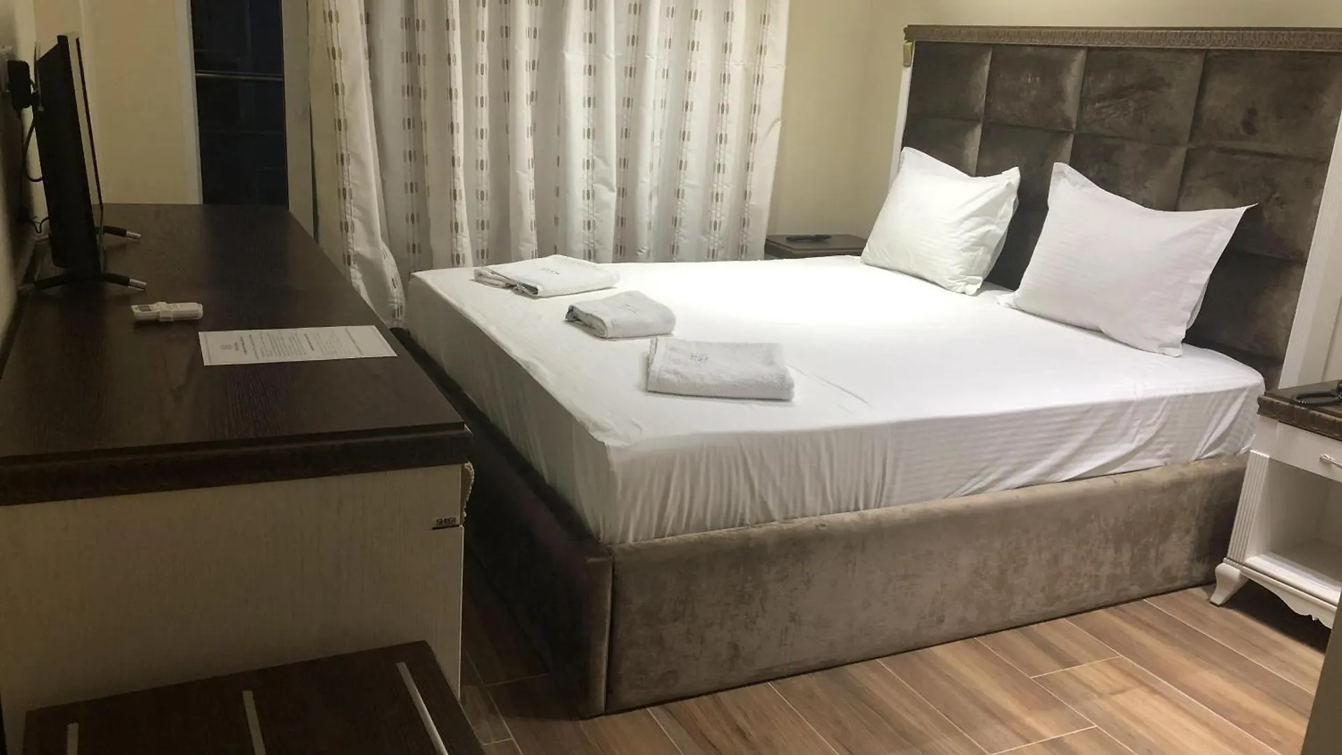 Hotel Wilson Лежа Албания